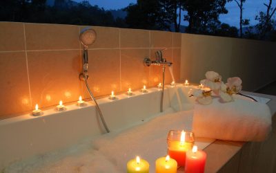 Orchard Villa balcony bathtub